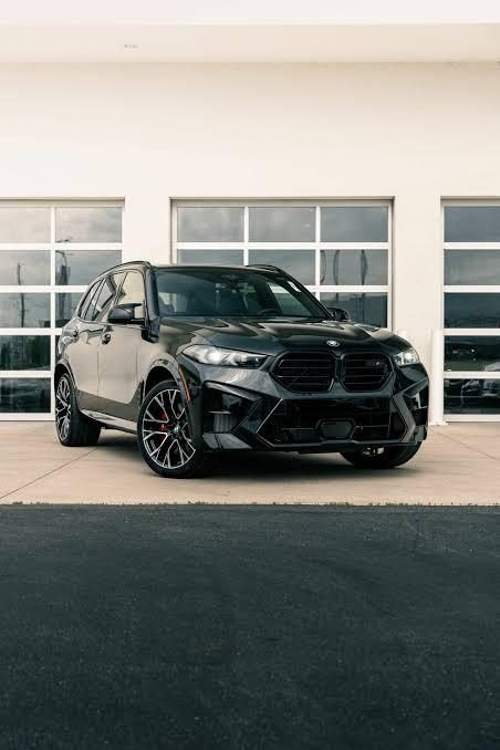 Чорний BMW X5 M